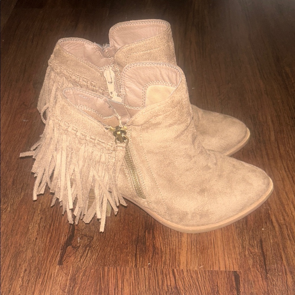 Charlotte Russe tan tassel pointed toe ankle booties/boots size 6 - Picture 4 of 6